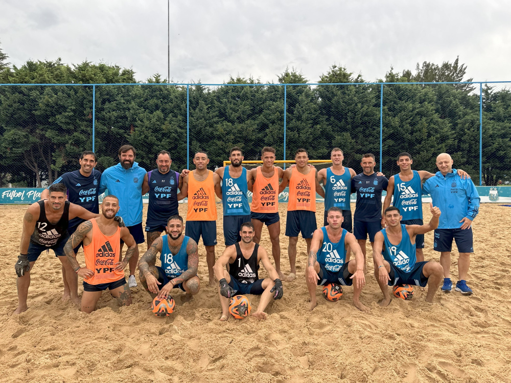 La Selección de fútbol playa realizó su última práctica en Ezeiza y esta noche viaja a Dubái
