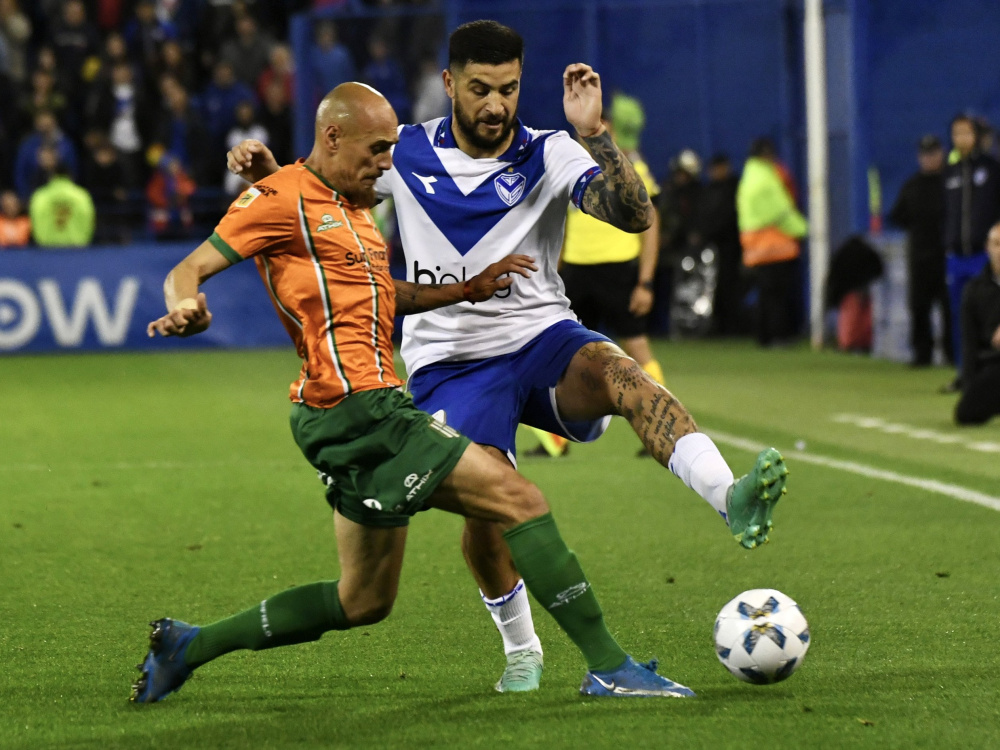 Banfield venció por la mínima a Vélez en condición de visitante