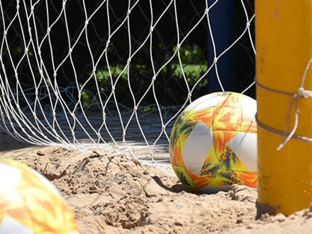 Con cinco punteros y un enfrentamiento entre dos de ellos, hoy se juega la cuarta fecha del Torneo de Primera División