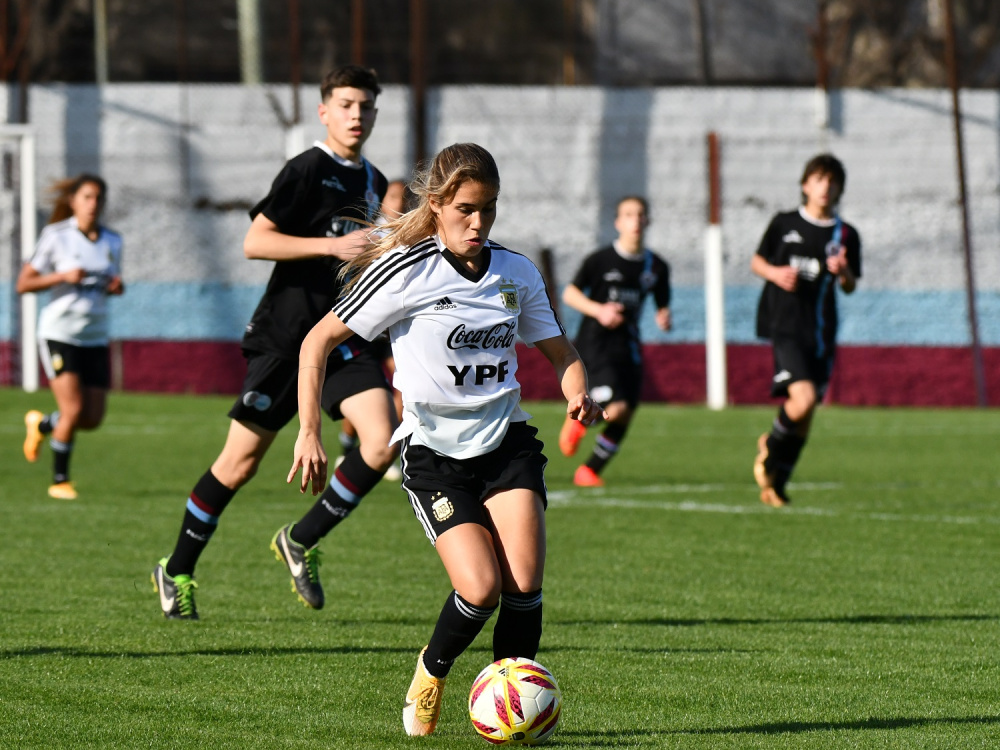 Miércoles de amistoso para la preselección femenina local