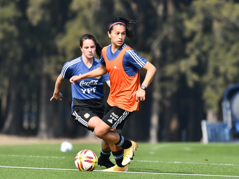 Miércoles de doble turno para la preselección femenina
