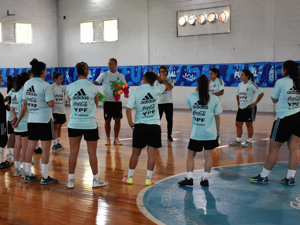 La Selección femenina de futsal completó la semana de trabajo de cara a los partidos ante Paraguay