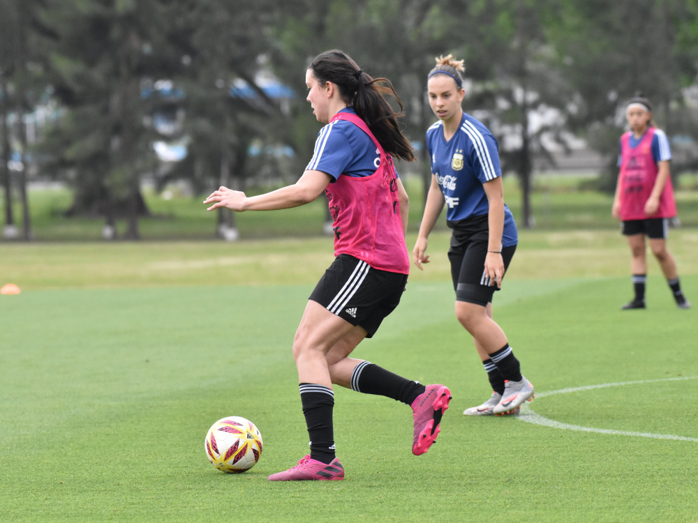 Miércoles de práctica vespertina para la preselección Sub 17 femenina
