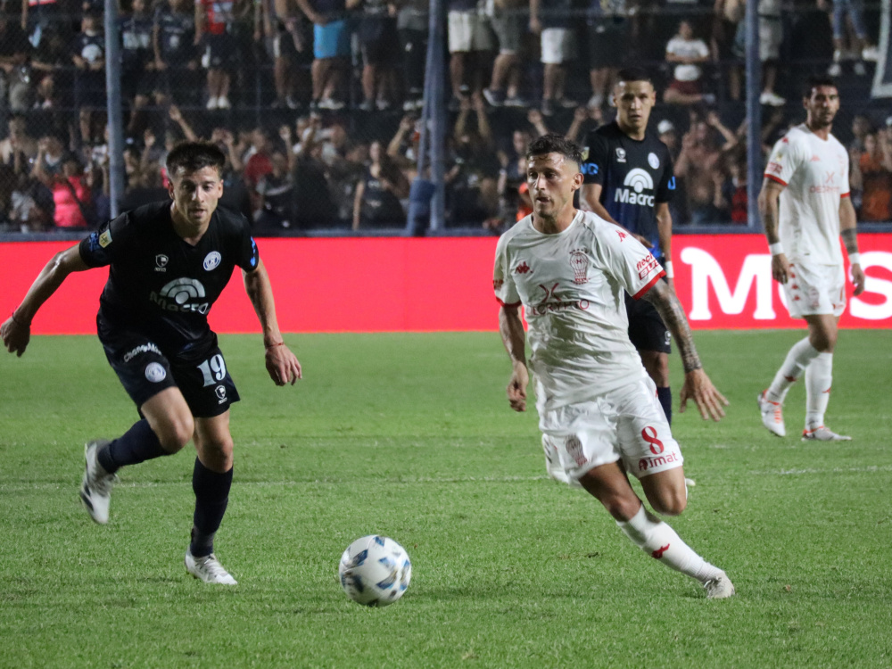 Independiente Rivadavia derrotó 2-0 a Huracán