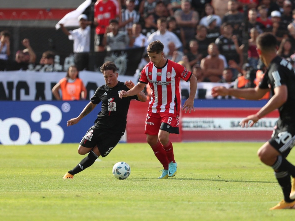 En el comienzo del domingo, Deportivo Riestra cayó ante Barracas Central