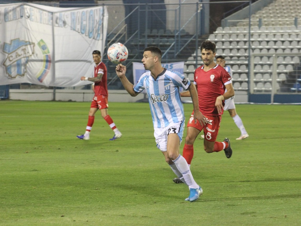 Atlético Tucumán derrotó 1-0 a Huracán en el comienzo de la segunda fecha