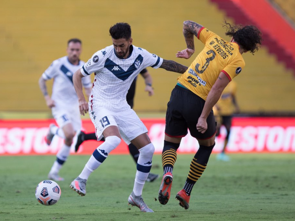 Vélez perdió 3-1 en Ecuador y quedó eliminado