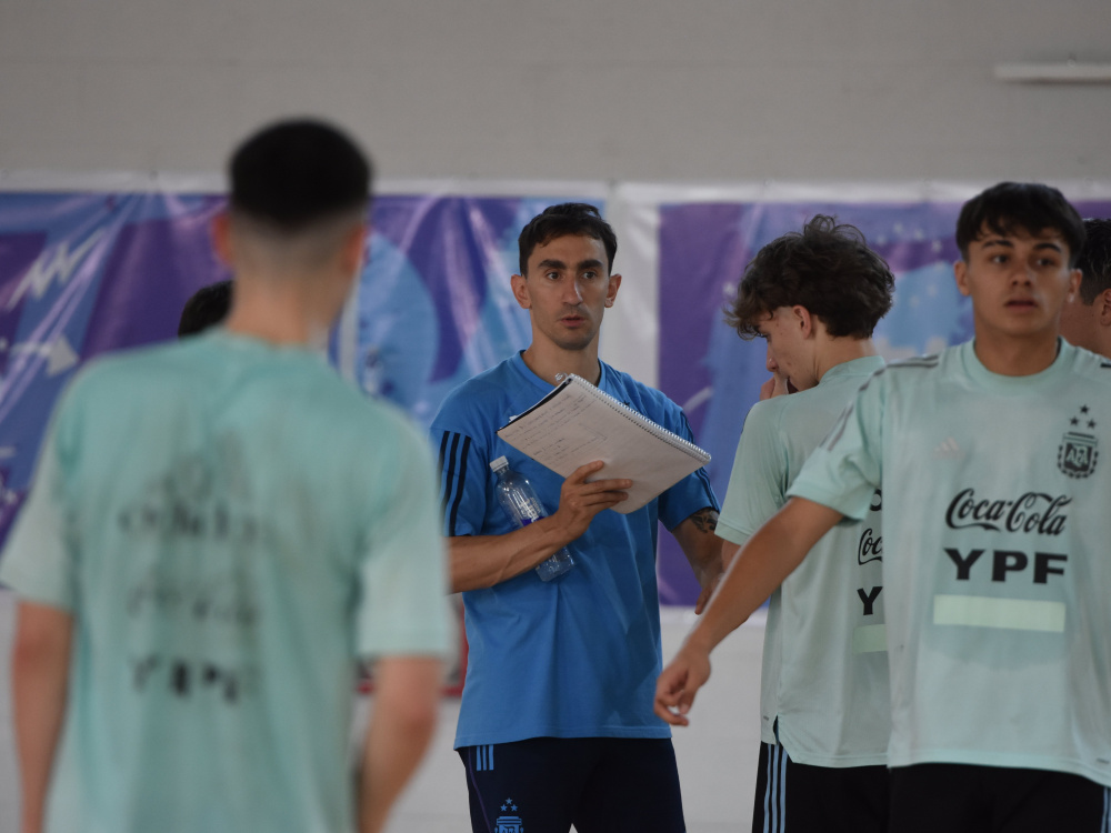 Santiago Basile completó una pretemporada de tres semanas con una Preselección de jugadores Sub17
