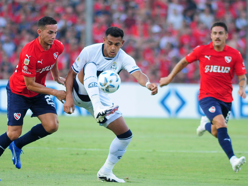 Gimnasia superó por la mínima a Independiente como visitante