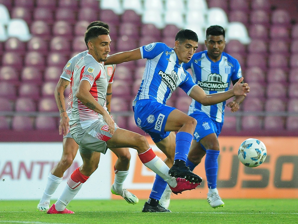 Estudiantes de La Plata le ganó 3-0 a Argentino Monte Maíz 