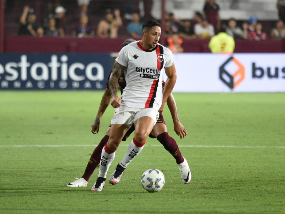 Newell's derrotó 2-0 a Lanús como visitante 