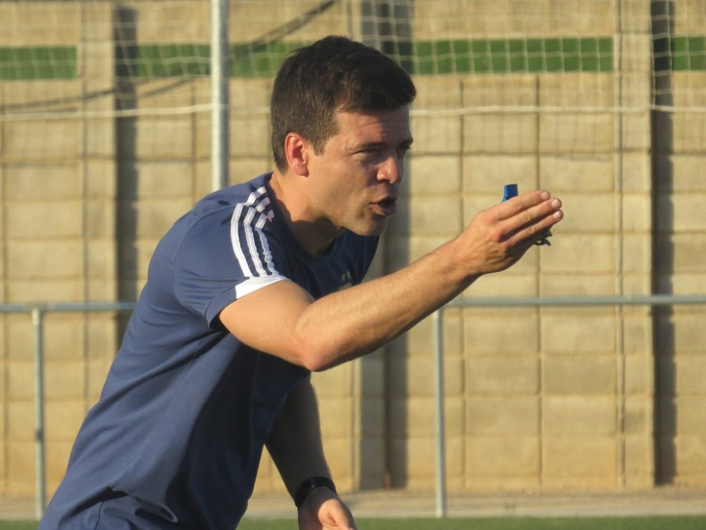 Esteban Solari, DT de la Sub 18: "Tratamos de adaptarnos al juego, pero respetando la idiosincrasia argentina" 