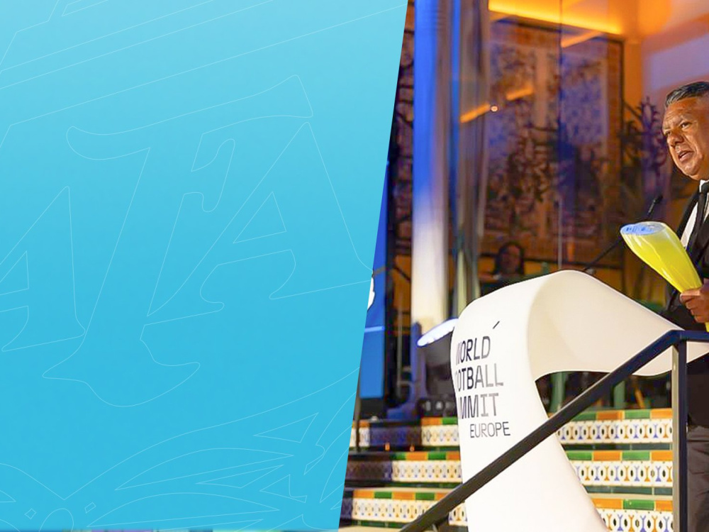 El Presidente de la AFA fue galardonado en Sevilla por su gestión al frente de la Casa Madre del Fútbol Argentino