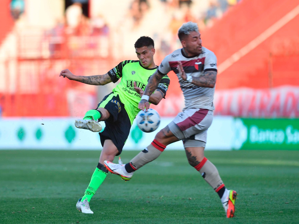 Barracas Central derrotó 2-1 a Colón