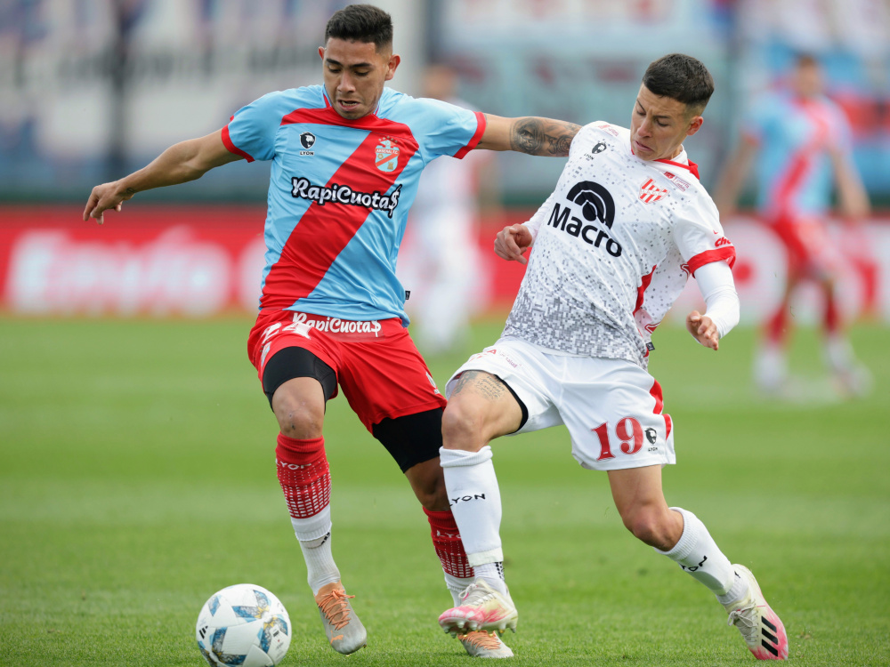 Instituto superó 1-0 a Arsenal