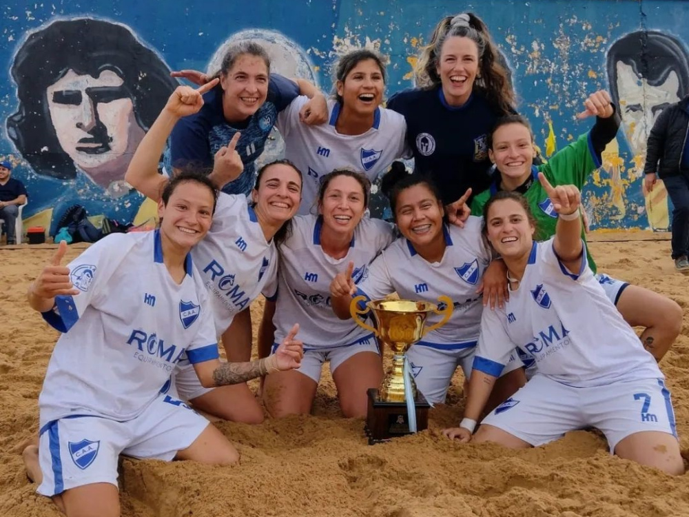Argentino (R) es campeón del Torneo Apertura de Fútbol Playa Femenino 2023