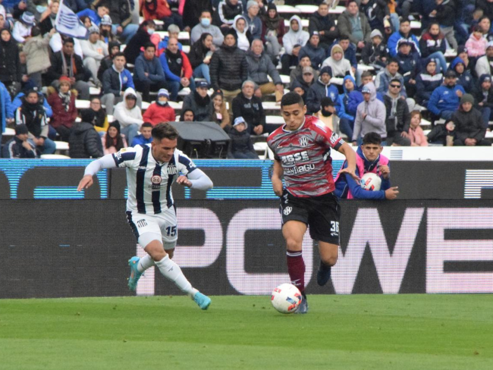 Central Córdoba de Santiago venció 2-0 a Talleres, en Córdoba