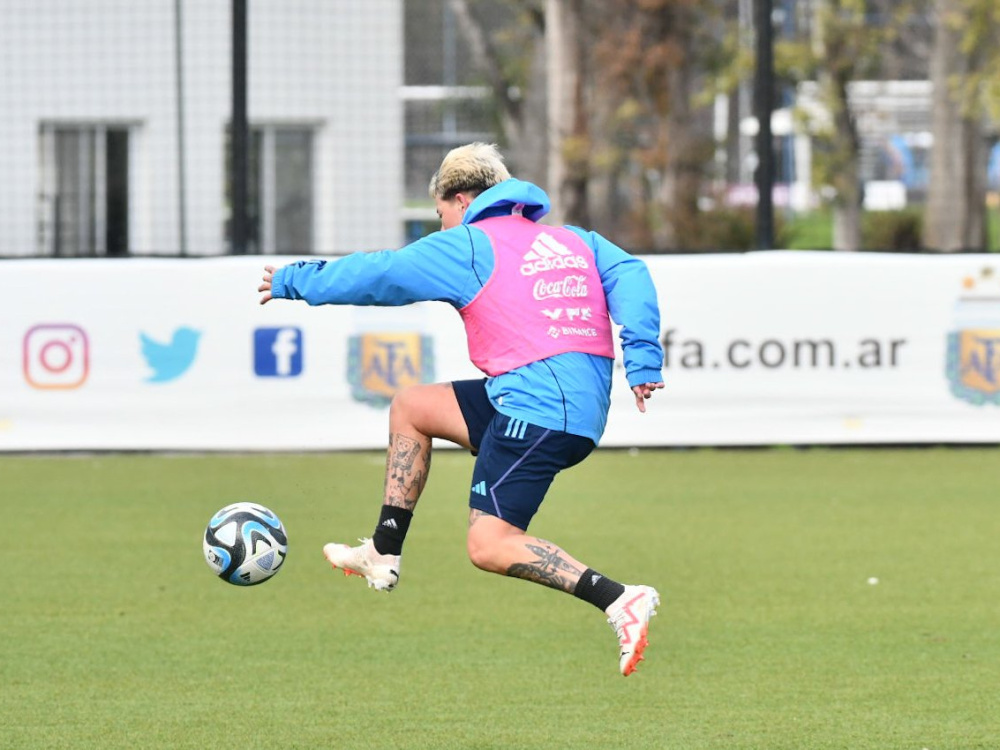 Último entrenamiento de la Selección Femenina antes de partir a San Nicolás