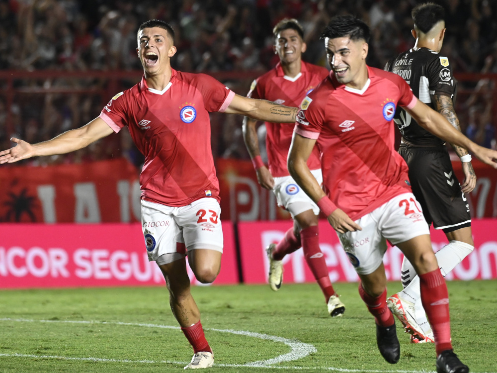 Argentinos Juniors superó 3-1 a Platense en condición de local
