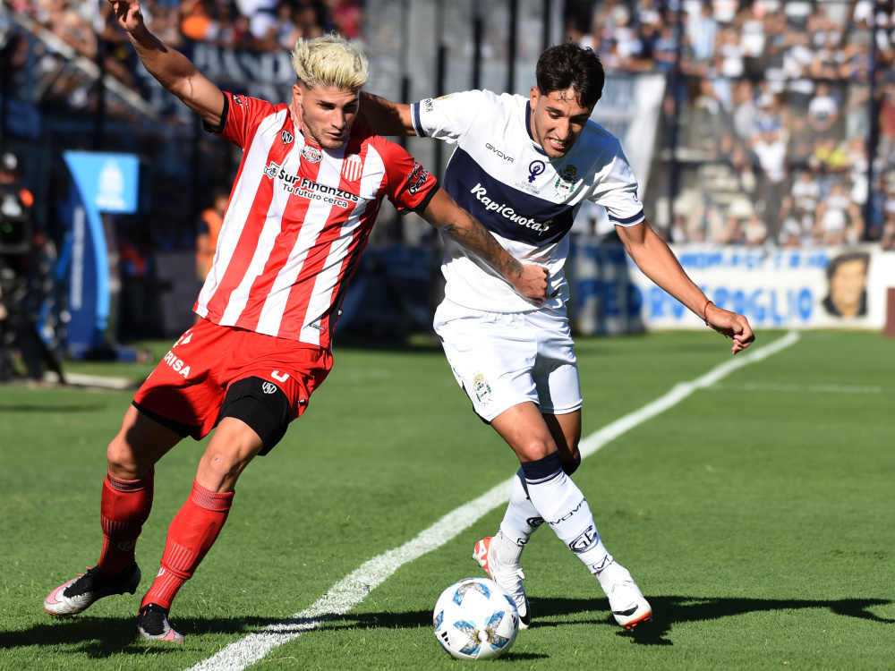 Gimnasia derrotó 2-0 a Barracas Central