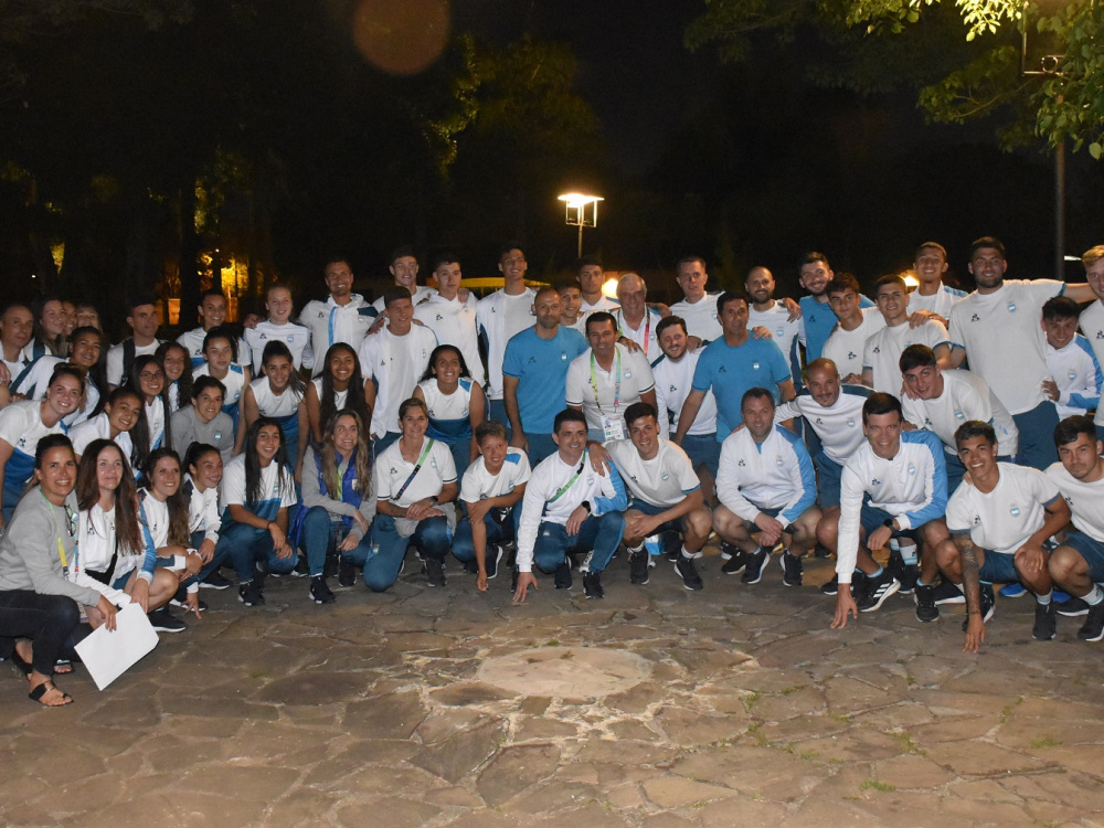 Autoridades del Comité Olímpico Argentino visitaron la concentración de la AFA