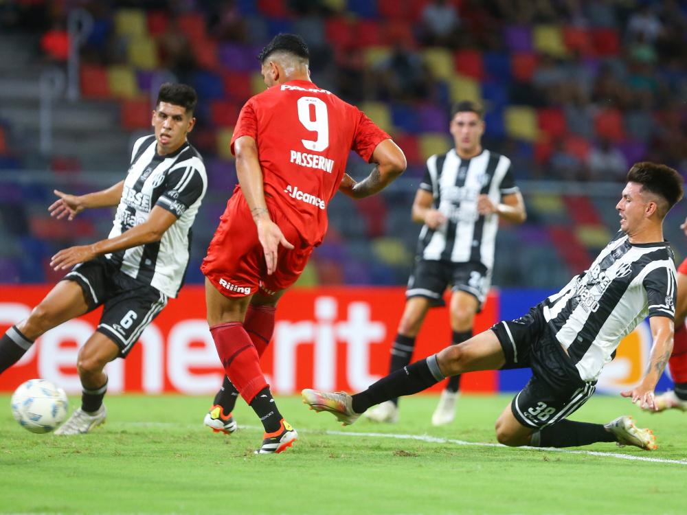 En el cierre de la décima fecha, Central Córdoba y Belgrano igualaron 2-2