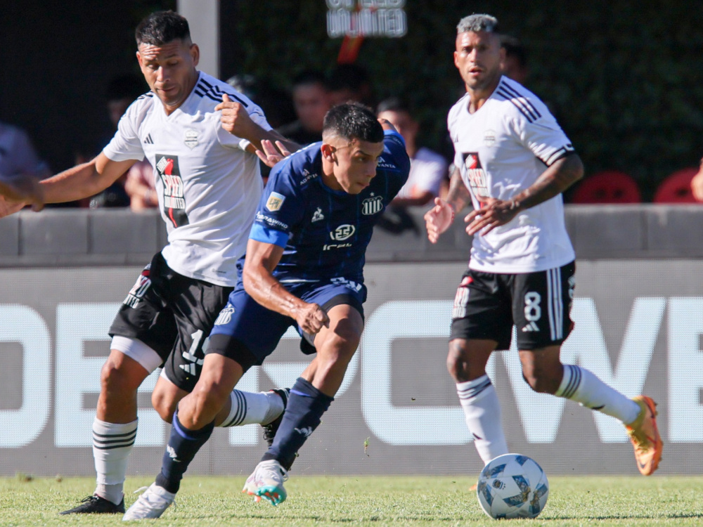 Talleres superó 1-0 a Deportivo Riestra