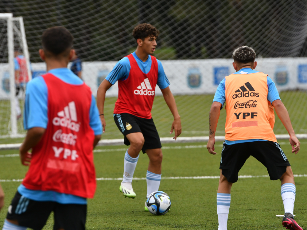 La Selección Sub 17 entrenó en doble turno 