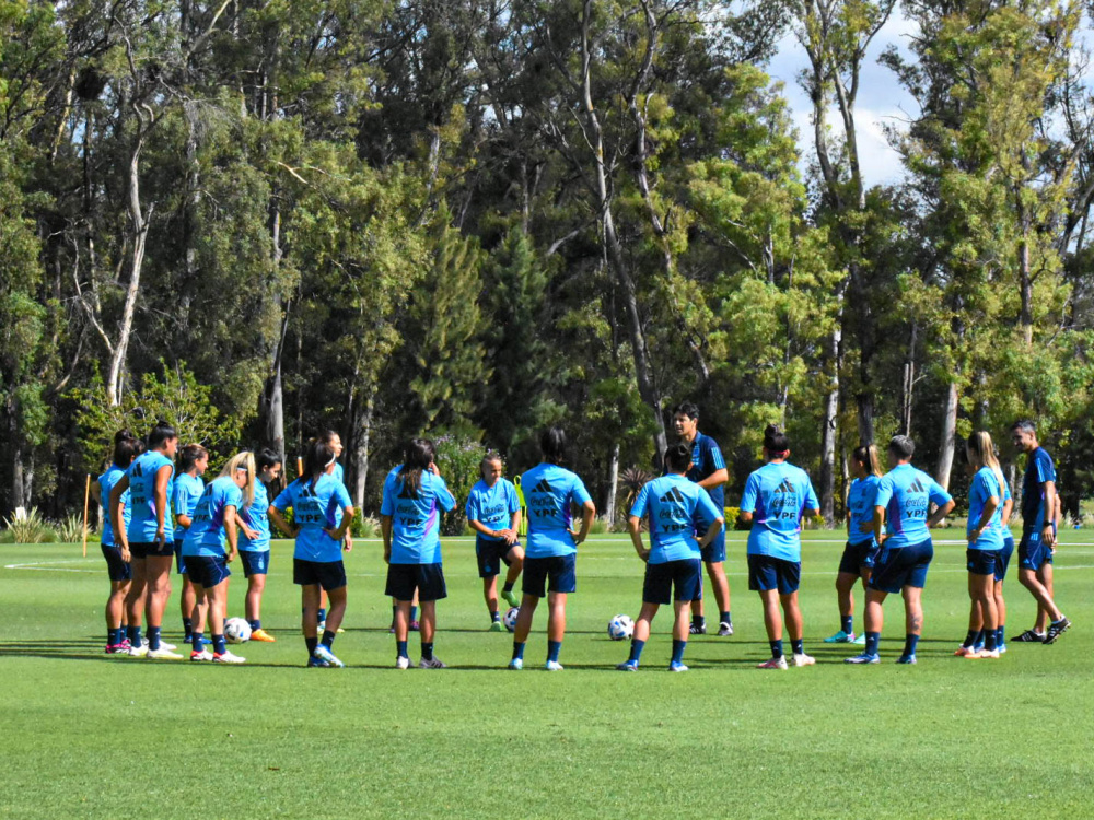 Convocatoria para la preselección femenina mayor