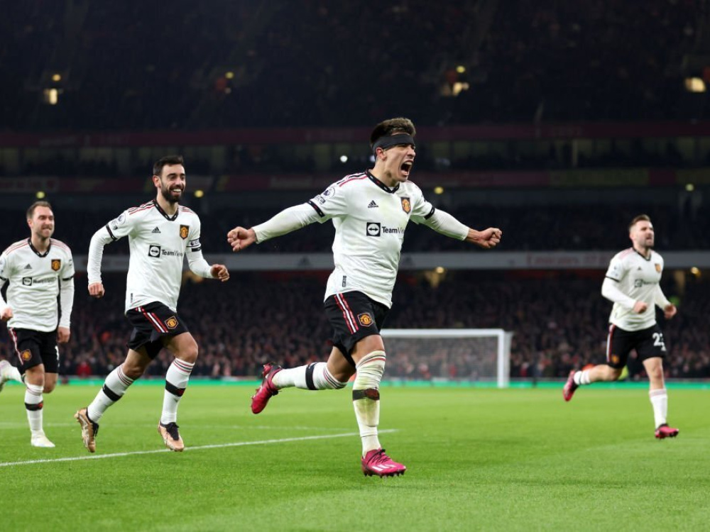 Gol del mundialista Lisandro Martínez para el Manchester United