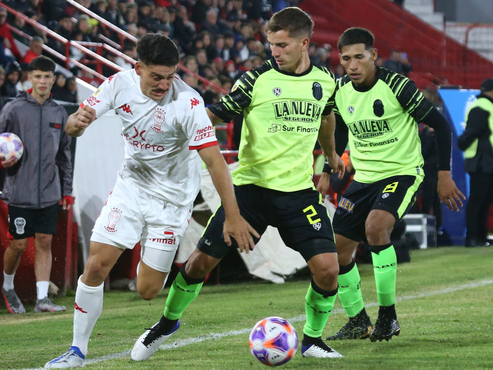 En su cancha Huracán le ganó 2-0 Barracas Central