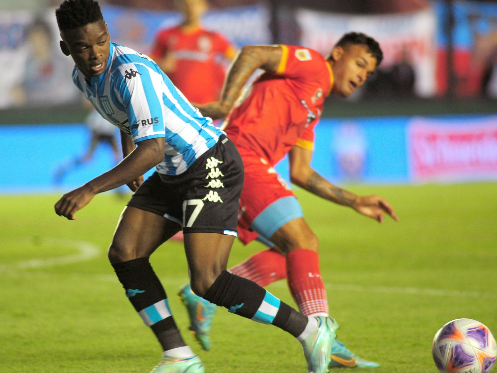 Racing derrotó 3-0 a Arsenal en Sarandí
