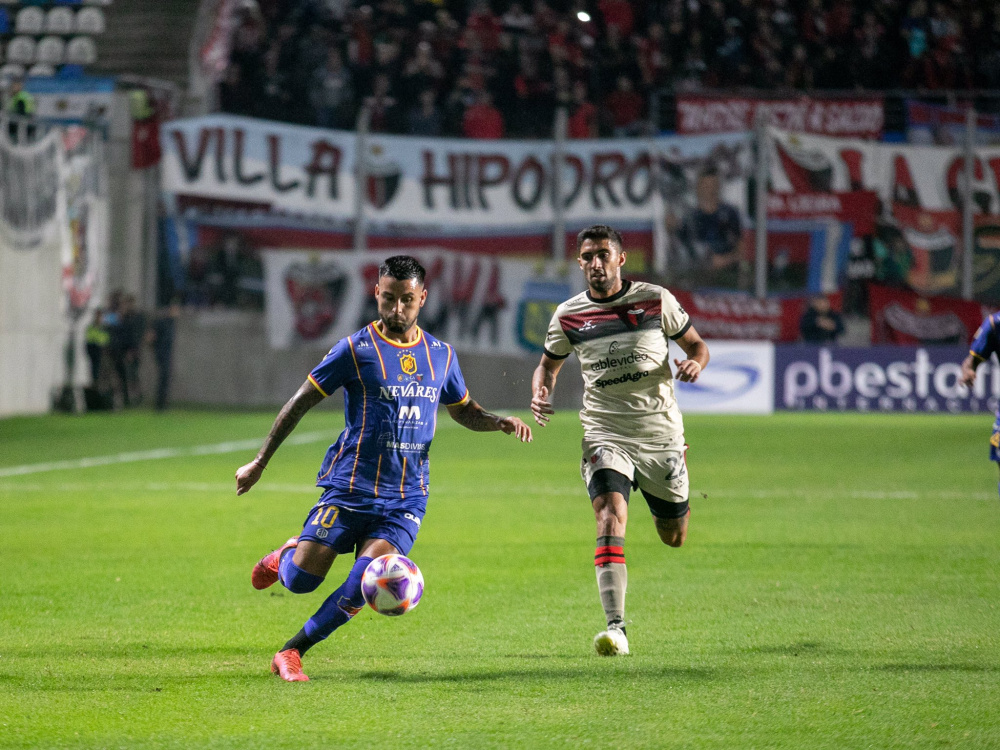 Colón derrotó 2-0 a Colegiales 
