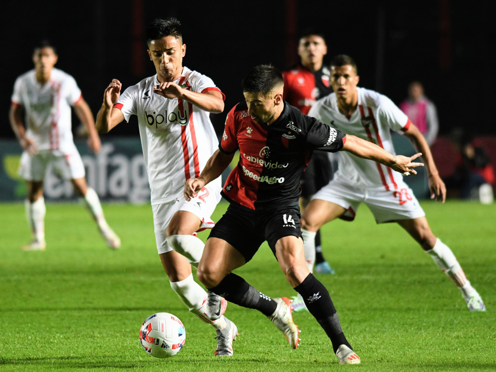 Colón y Estudiantes igualaron 2-2 en el inicio de la fecha