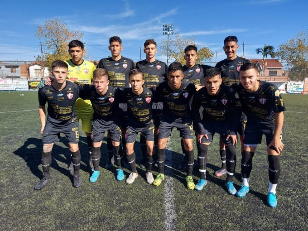 Acción en Córdoba: Talleres venció 1-0 a Sporting Cristal