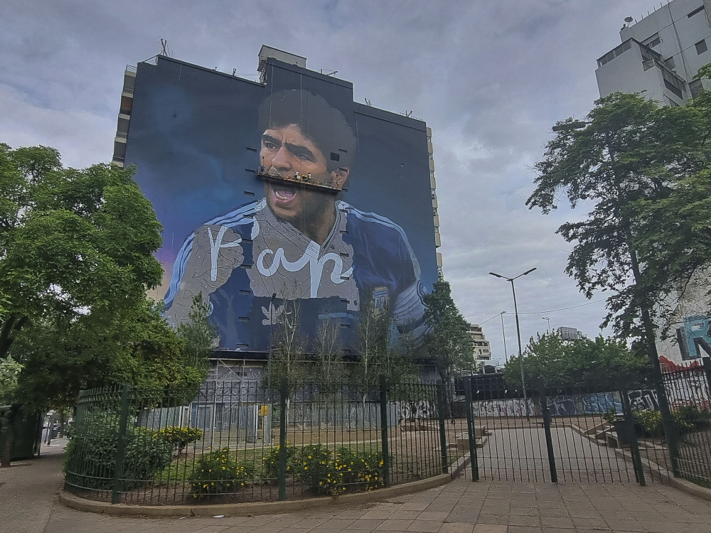 Mural de Maradona en el barrio de Constitución