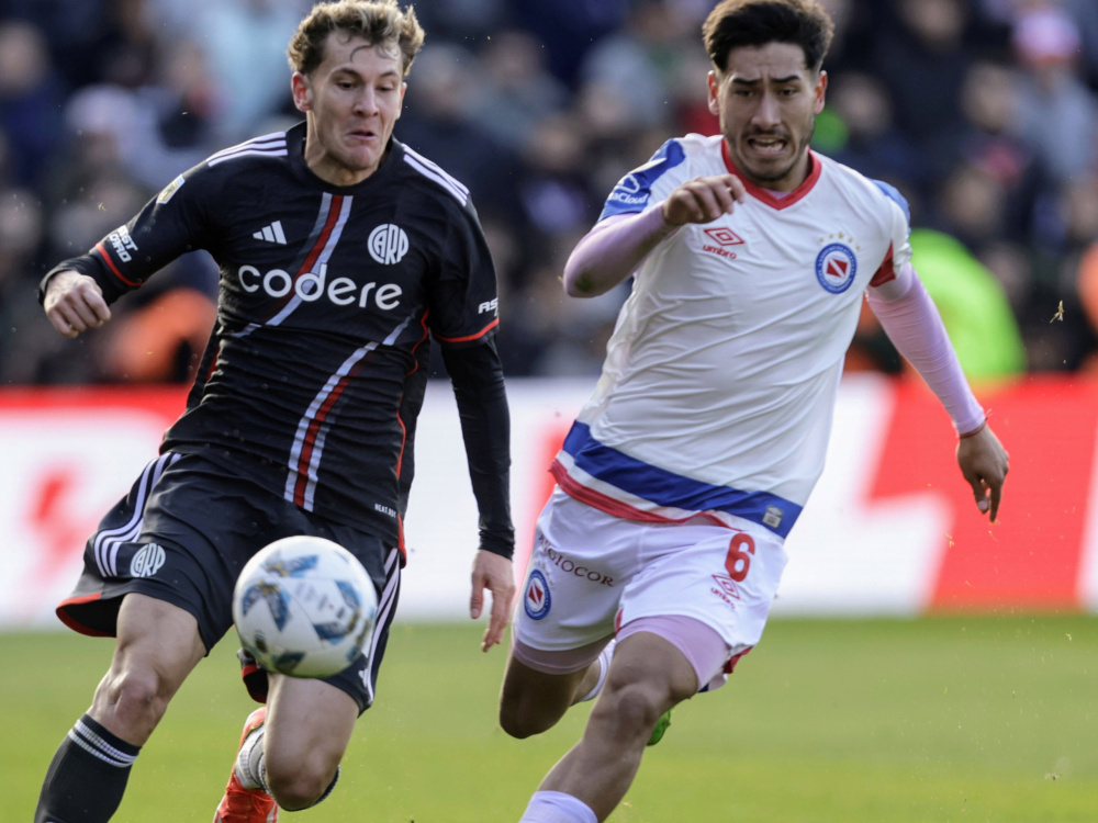 Argentinos derrotó 1-0 a River