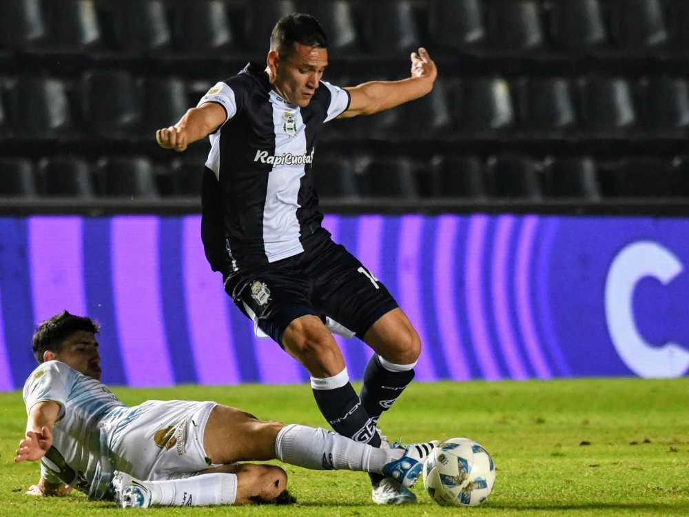 Gimnasia superó 2-1 a Atlético Tucumán y avanzó a octavos de final