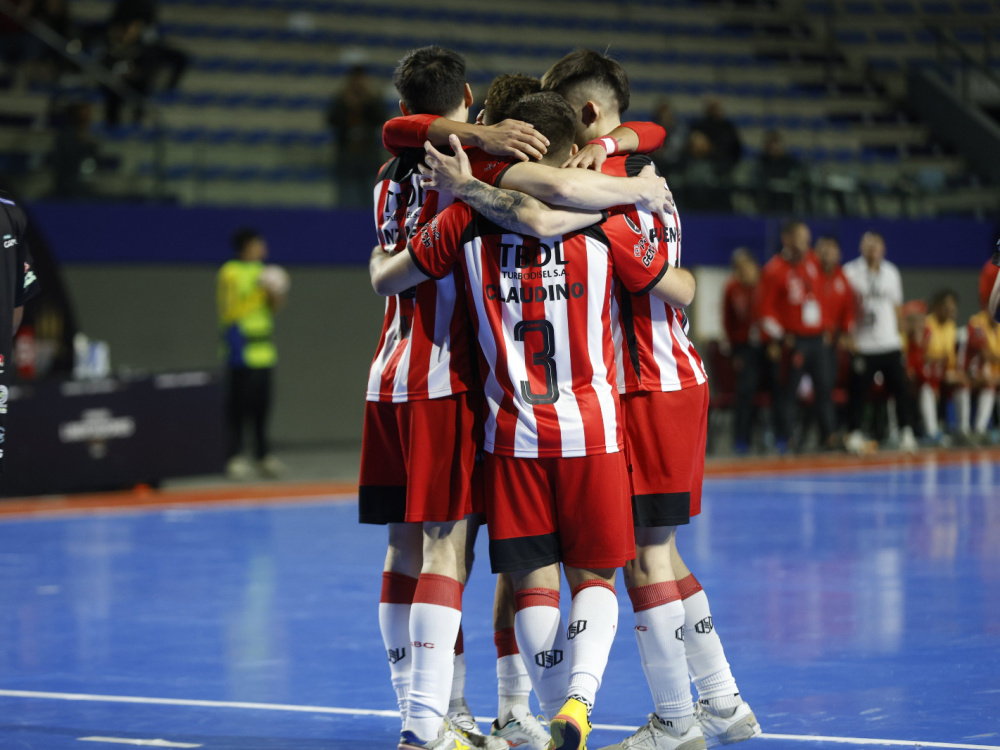Victorias de San Lorenzo y Barracas Central por la segunda fecha de la Copa Libertadores de Futsal