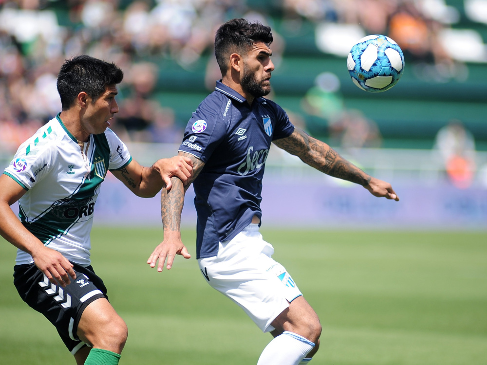 Atlético Tucumán venció 2-1 a Banfield en el inicio de la jornada