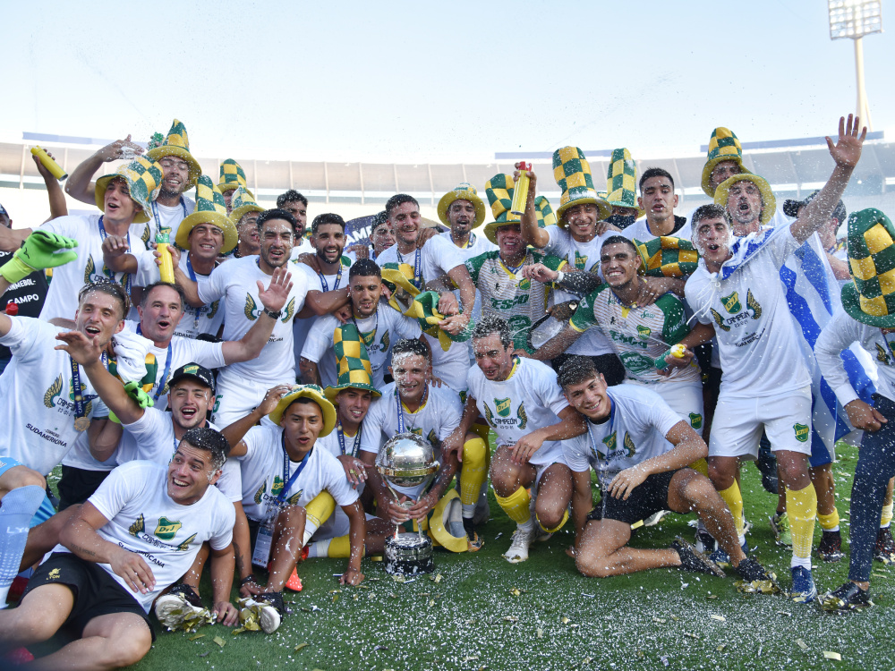 Defensa y Justicia celebra la Copa Sudamericana en su hora más gloriosa
