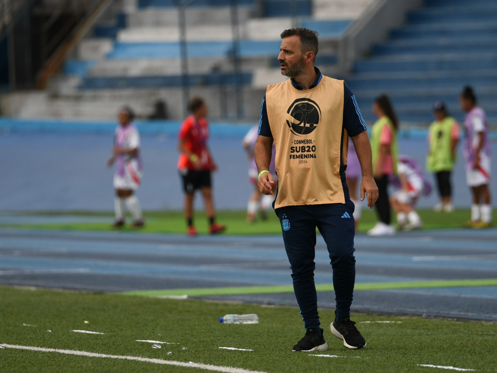 Esteban Pizzi, ayudante técnico de Meloni, dialogó con los medios tras el empate ante Perú 
