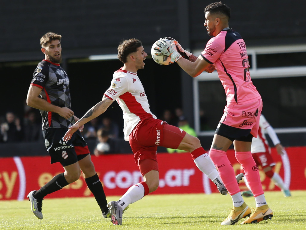 Huracán se impuso 2-0 ante Barracas Central 