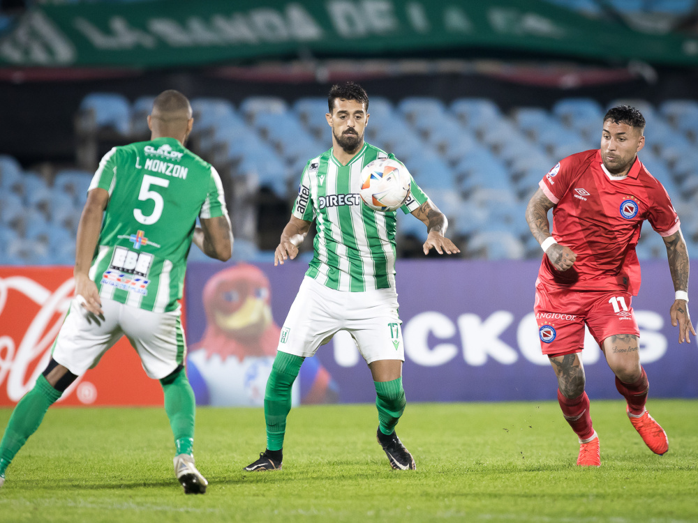 Argentinos Juniors perdió 2-1 en Uruguay ante Racing de Montevideo