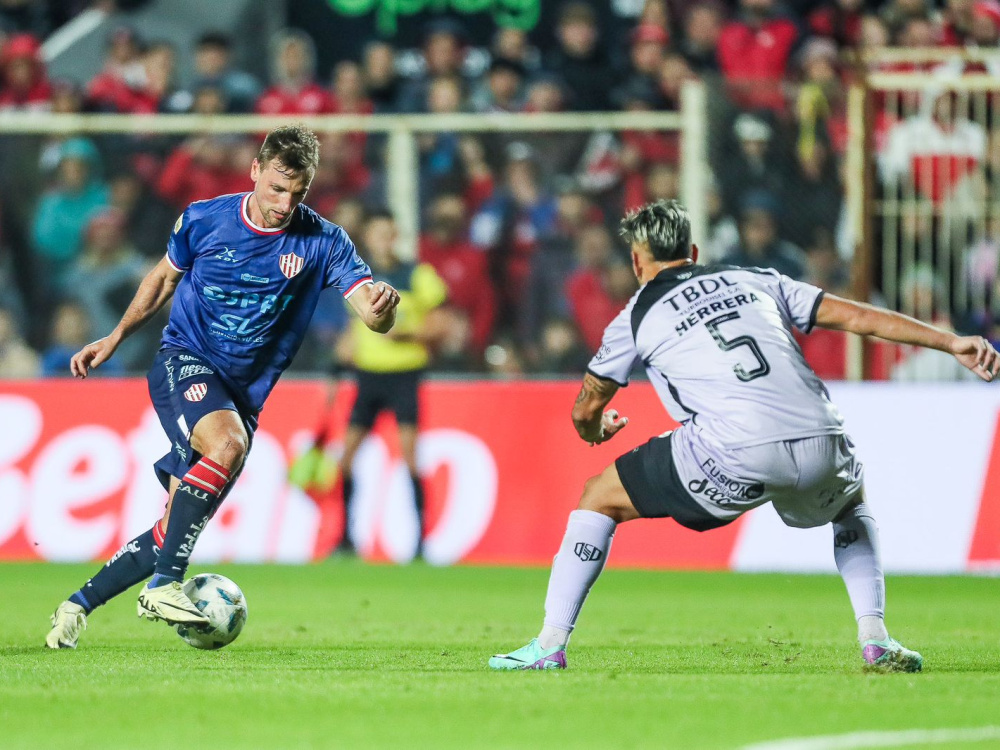 Unión venció 2-0 a Barracas Central
