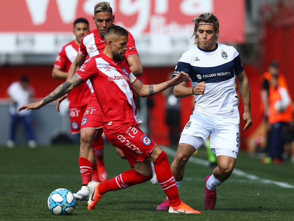 Argentinos Juniors superó 1-0 a Gimnasia en el inicio de la jornada