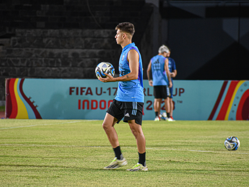 La Selección Sub 17 se entrenó de cara a la semifinal ante Alemania