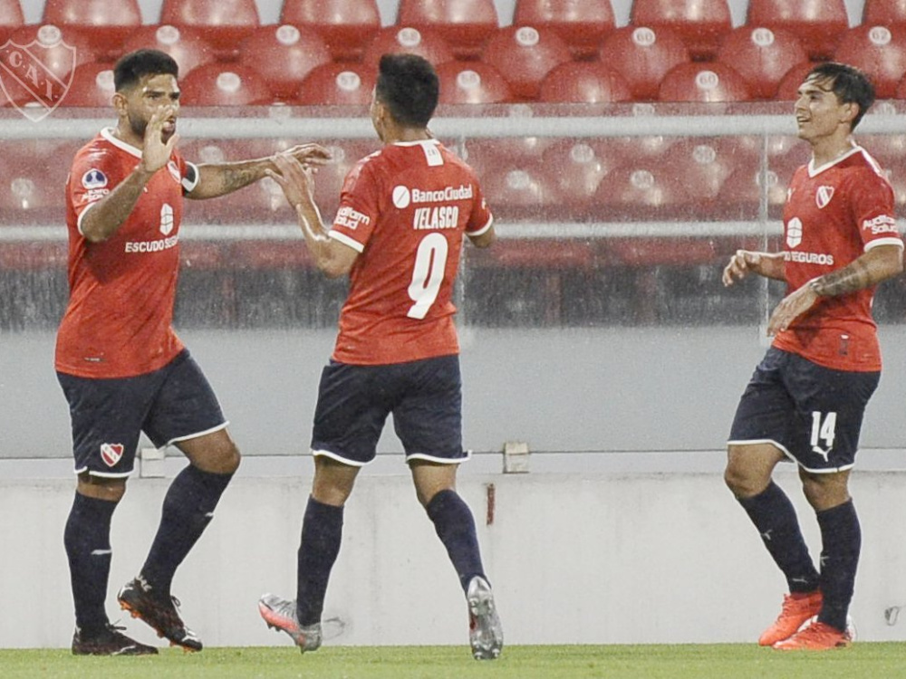 Independiente superó a Fénix y avanzó a cuartos de final