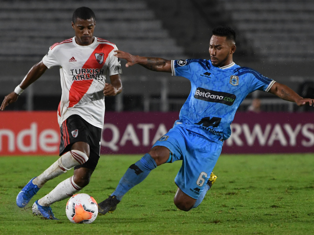 River venció 8-0 a Binacional 