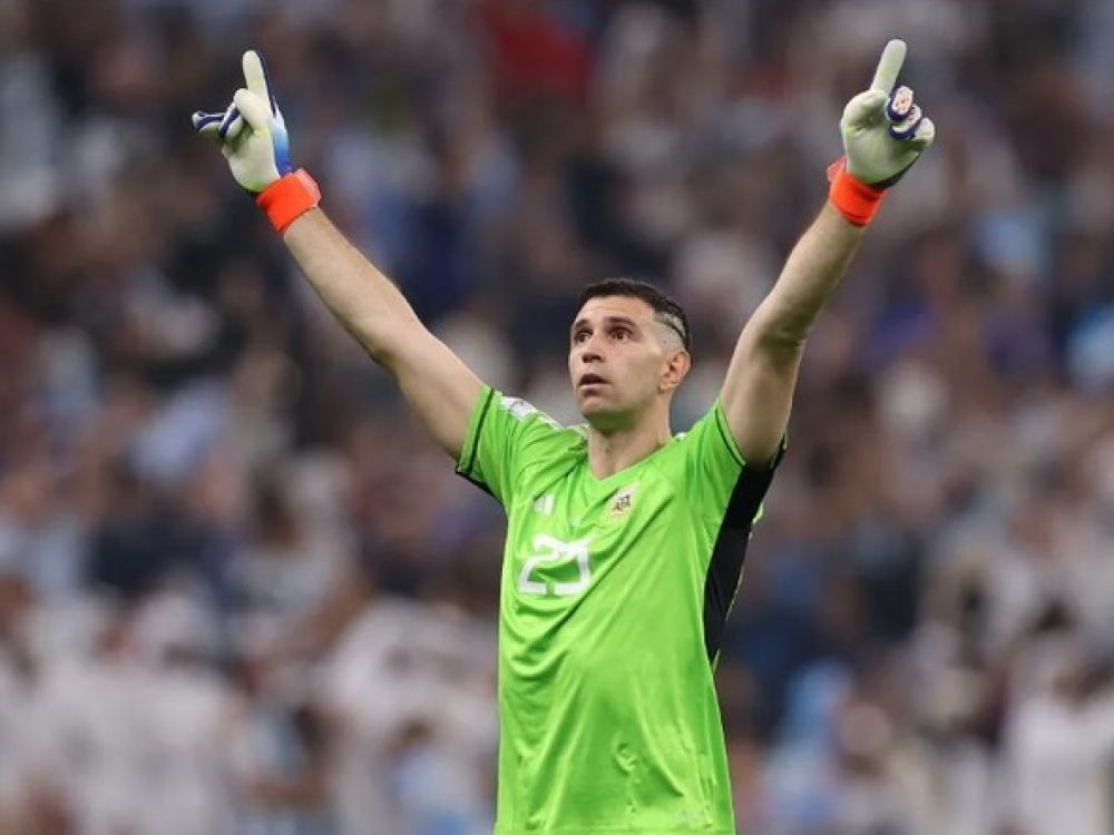 Dibu Martínez: otra vez "El Héroe" de una tanda de penales